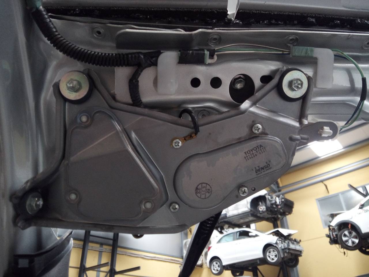 TOYOTA Prius 2 generation (XW20) (2003-2011) Takaluukun lasinpyyhkijän moottori 8513047010,2596000351 18705090