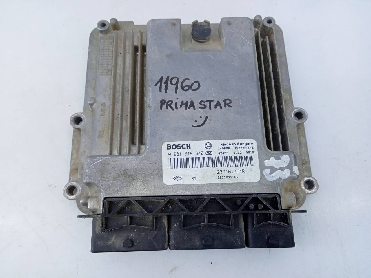 MITSUBISHI Calculateur d'unité de commande du moteur 237101754R, E3-B4-23-3, E3-B4-23-3 26269456