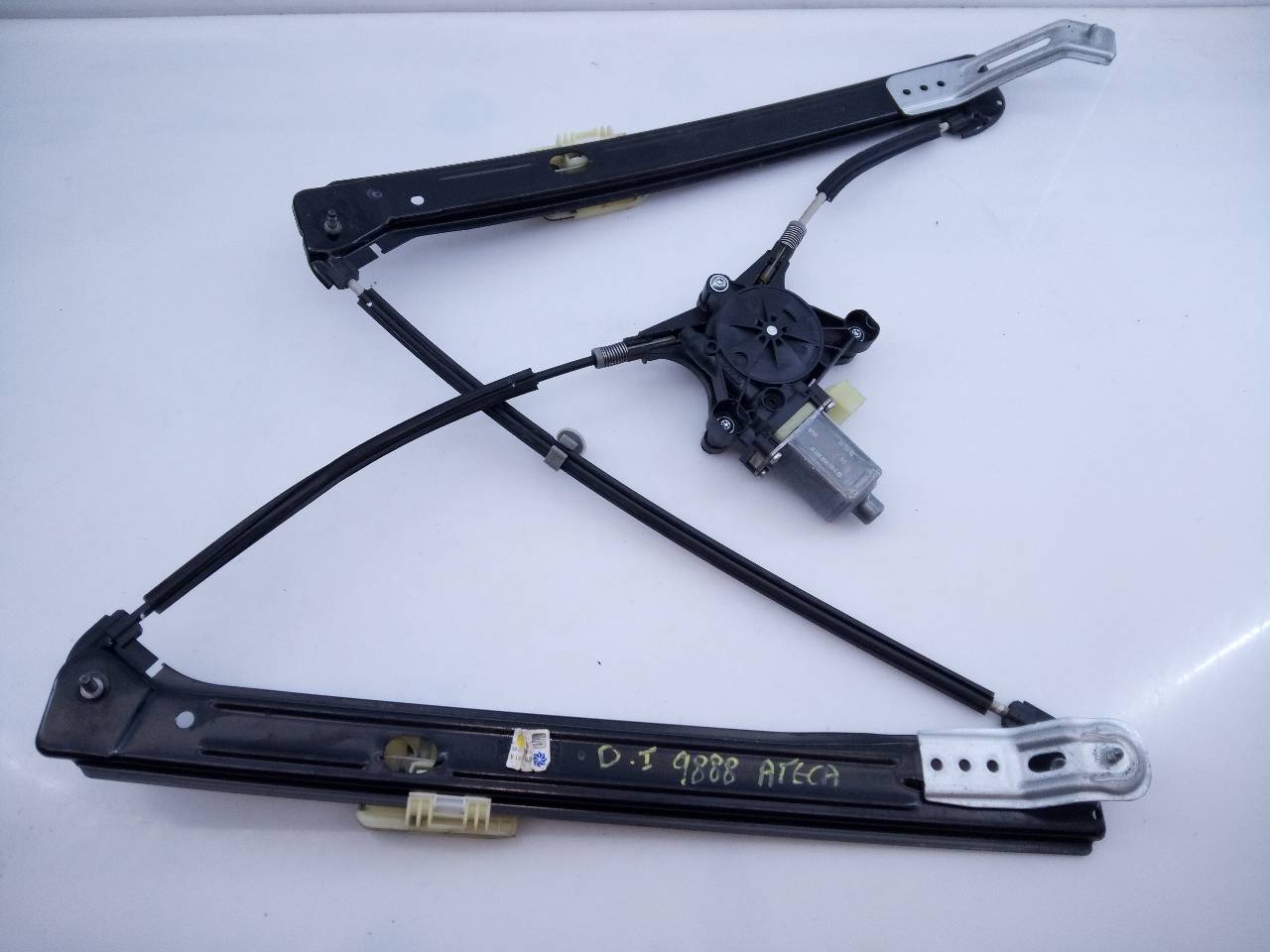 SEAT Ateca 1 generation (2016-2024) Front Left Door Window Regulator 5Q0959801B, E1-B6-32-1 18776541