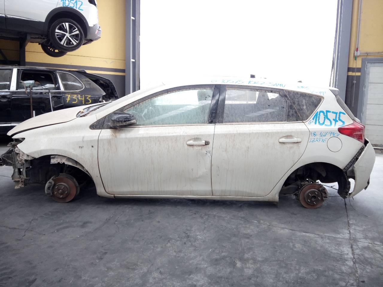 TOYOTA Auris 1 generation (2006-2012) Замок задней правой двери A084219,E2-B4-55-2 24058371