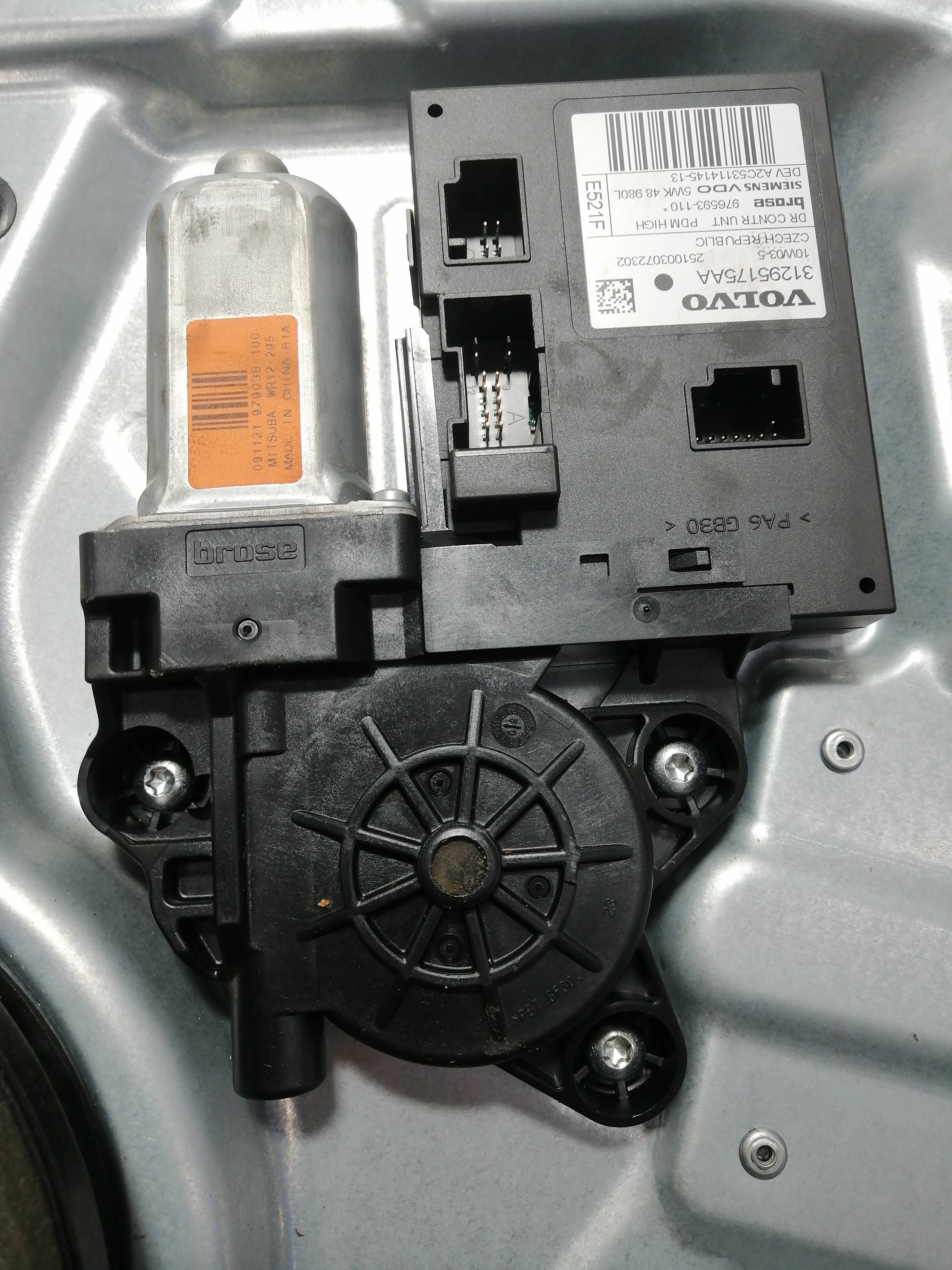 VOLVO S40 2 generation (2004-2012) Vindusregulator foran høyre dør 25376698