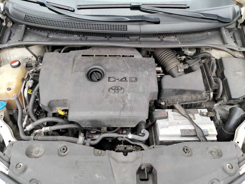 TOYOTA Avensis T27 Двигатель 1AD 25180681