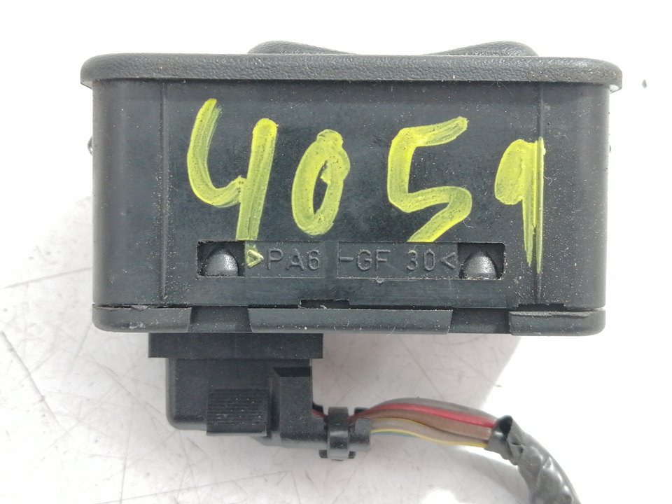 OPEL Astra H (2004-2014) Кнопка стеклоподъемника передней левой двери 90561088 26493241