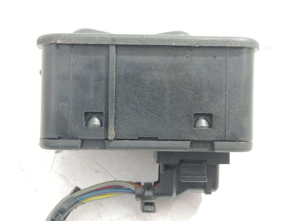 OPEL Astra H (2004-2014) Кнопка стеклоподъемника передней левой двери 90561088 26493241