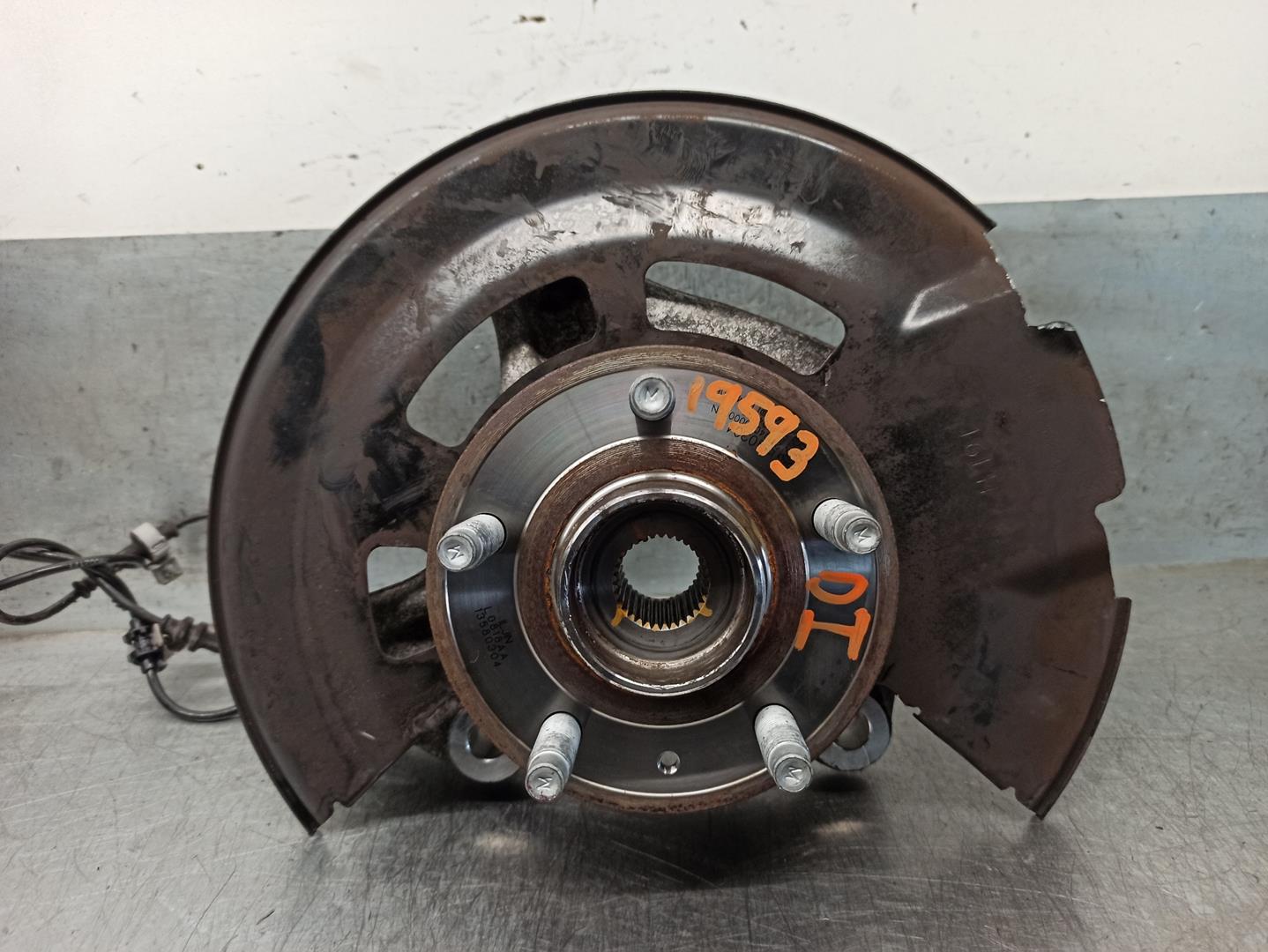 OPEL Astra K (2015-2021) Front Left Wheel Hub 39030299 24204439