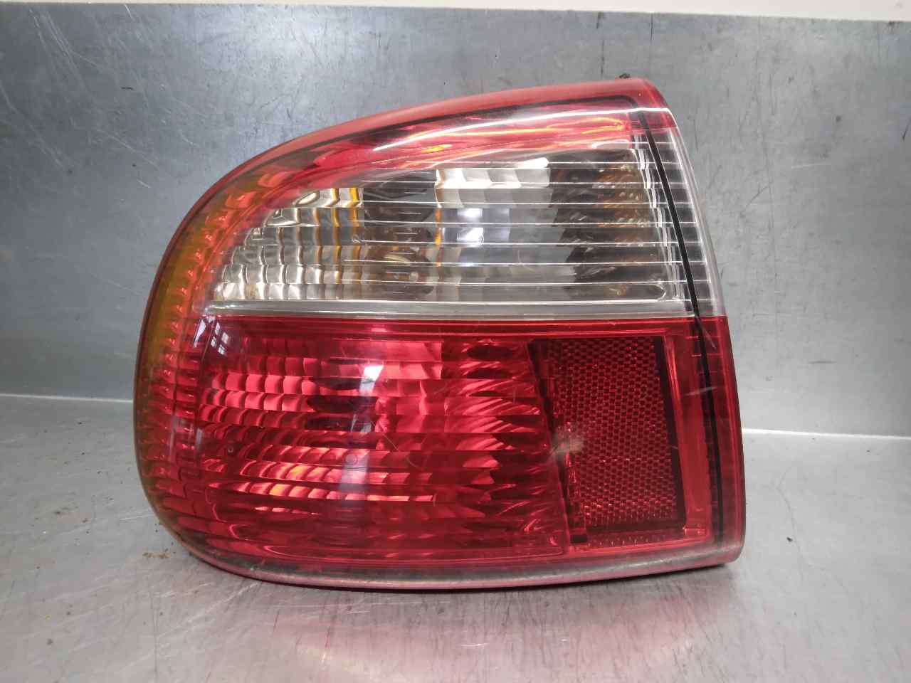 NISSAN Toledo 2 generation (1999-2006) Rear Left Taillight DEALETA, 4PUERTAS, 1M5945095B+ 19841892