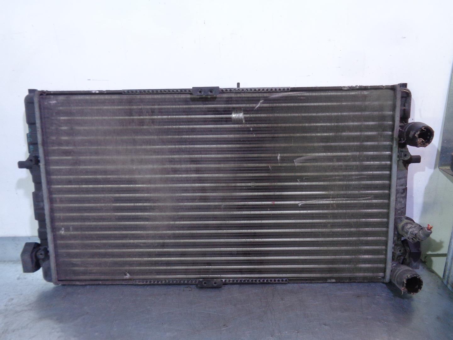 SEAT Cordoba 1 generation (1993-2003) Gaisa kondensācijas radiators 6K0121253AG, 860872C, VALEO 21103629