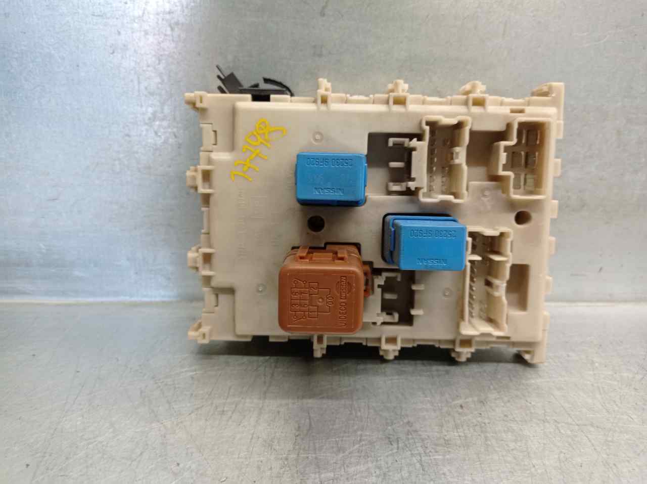 NISSAN Primera P12 (2001-2008) Fuse Box 24350AV700 19902759