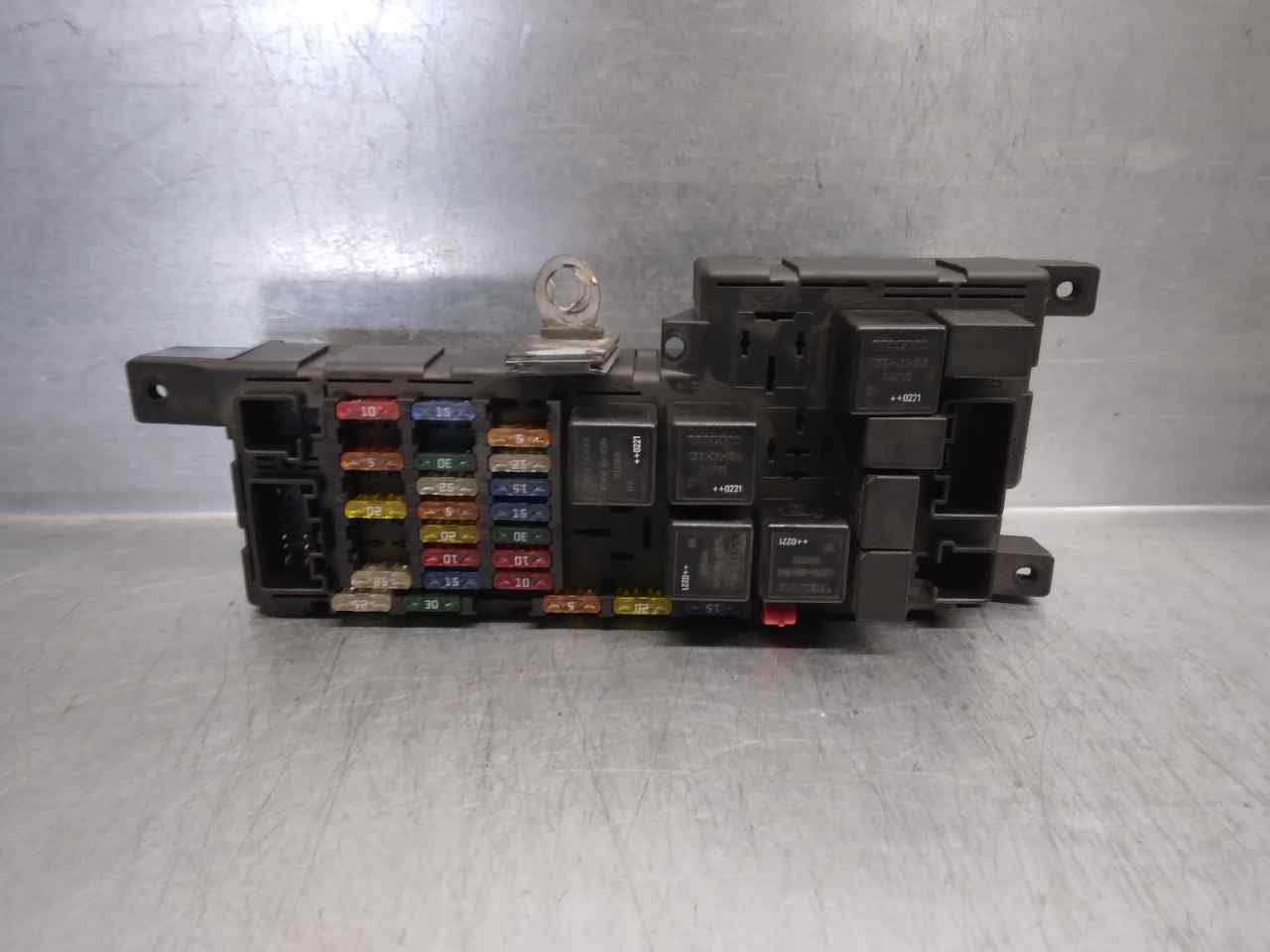 VOLVO S60 1 generation (2000-2009) Fuse Box 8637841,518717004 19857673