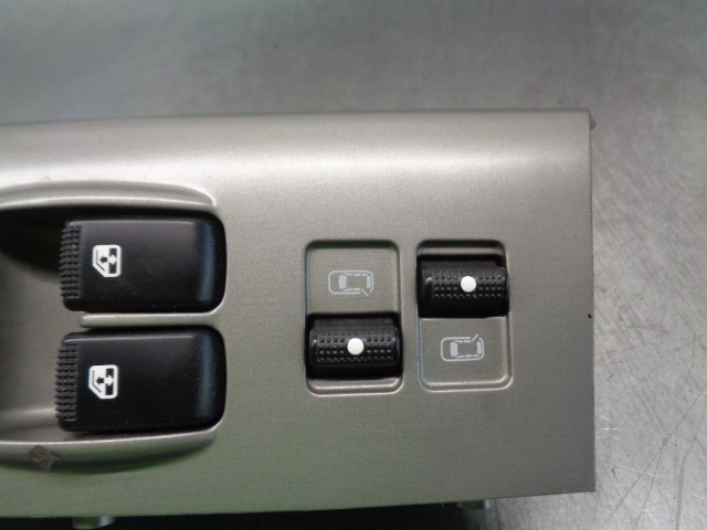 KIA Carnival 2 generation (2006-2010) Vänster främre dörrfönsterbrytare 935704D3200T 21719551