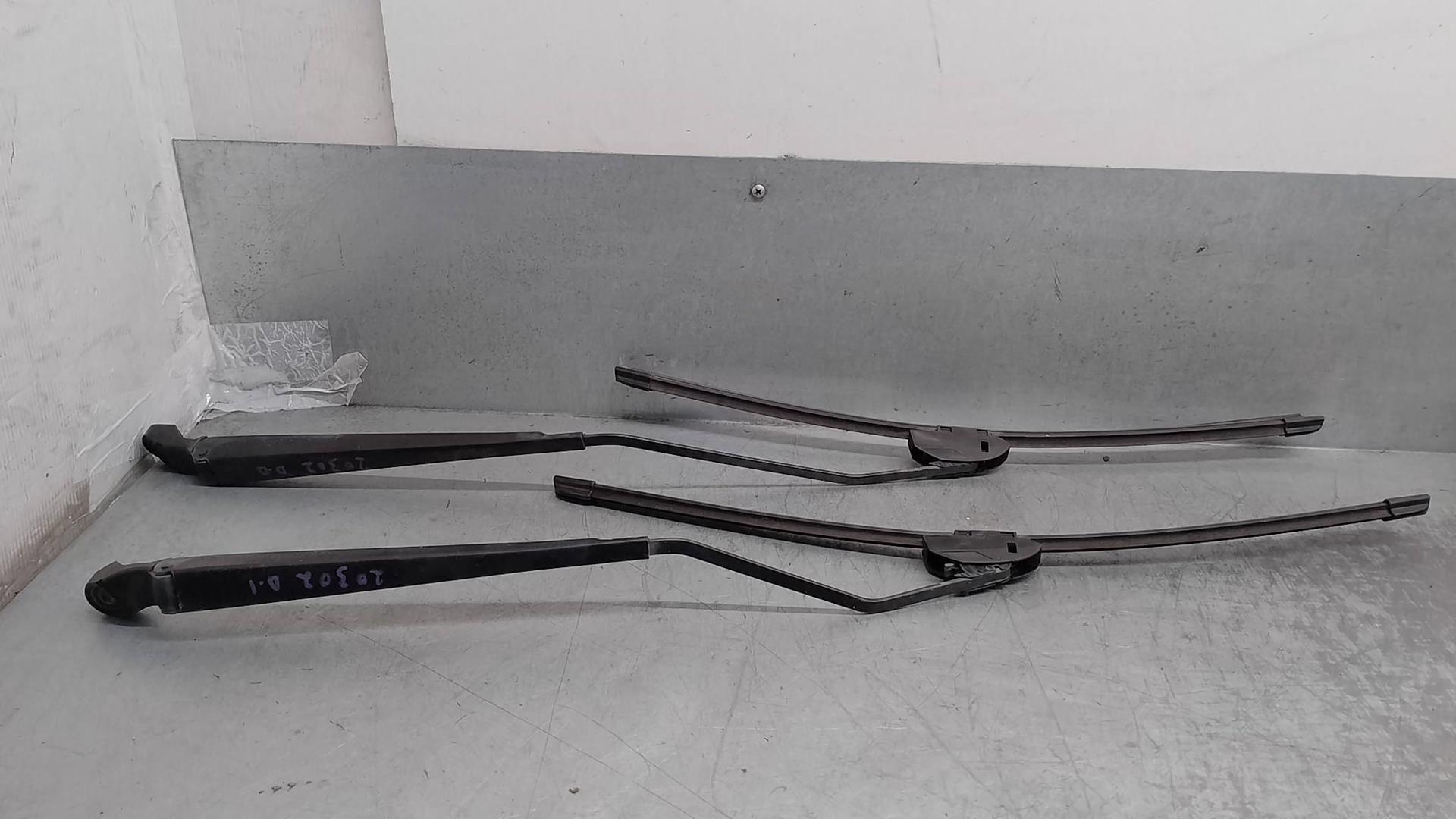PEUGEOT 306 1 generation (1993-2002) Front Wiper Arms 6429C4 24543795