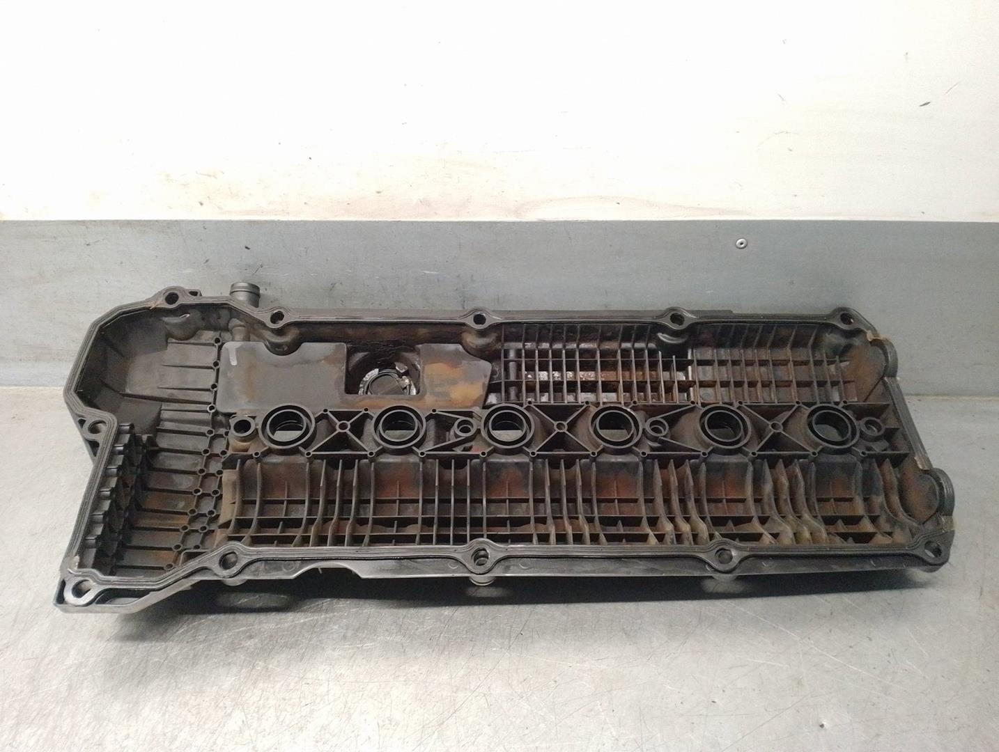 BMW 5 Series E39 (1995-2004) Valve Cover 111217033411, 1928402937 24228185