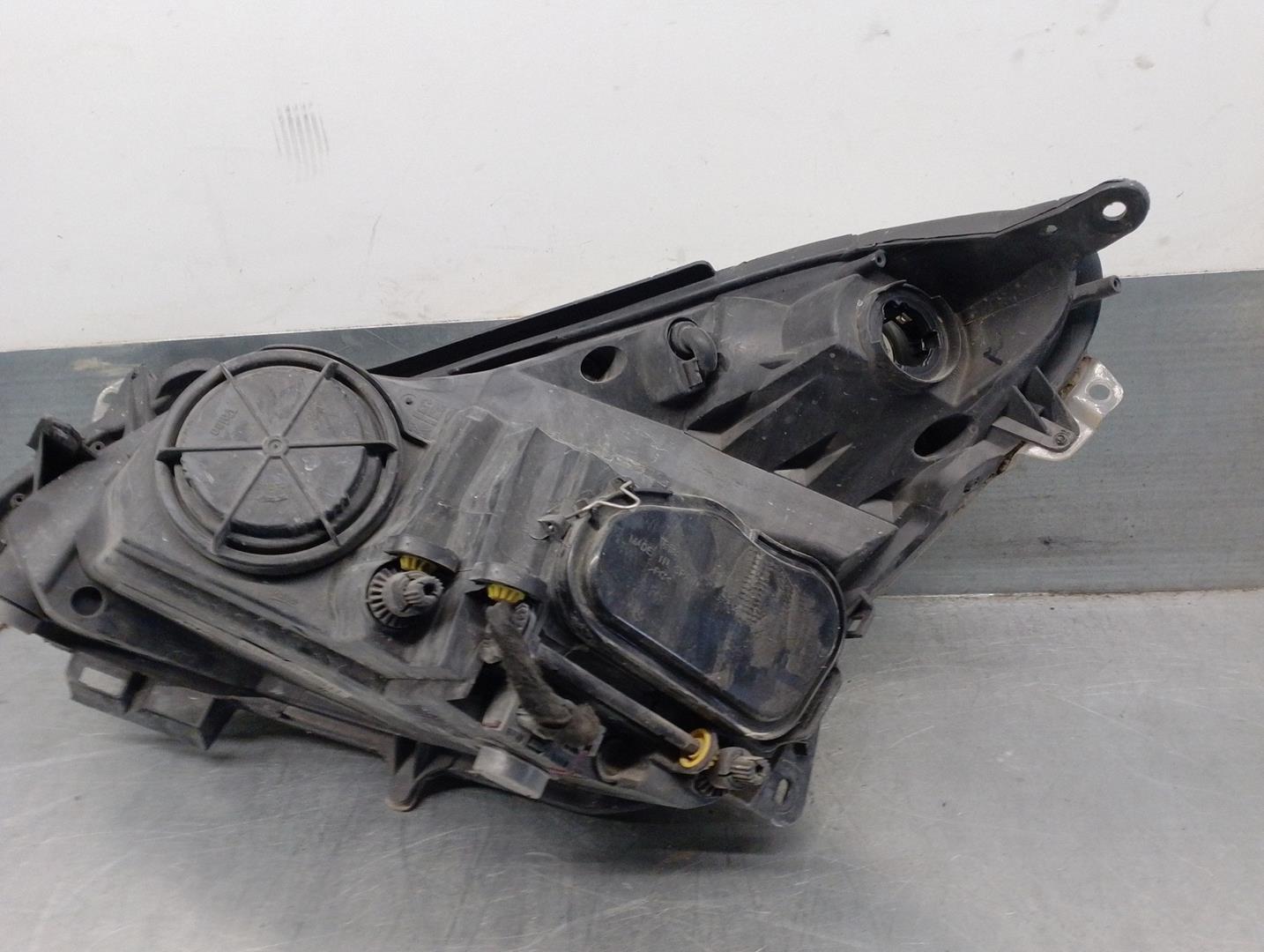 OPEL Corsa D (2006-2020) Front Right Headlight 13186382,89313300,5PUERTAS 23757030