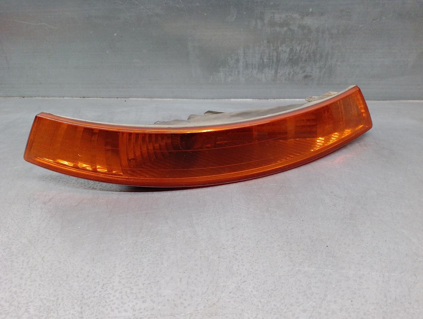 RENAULT Front Right Fender Turn Signal 8200007030, 5PUERTAS 24197049