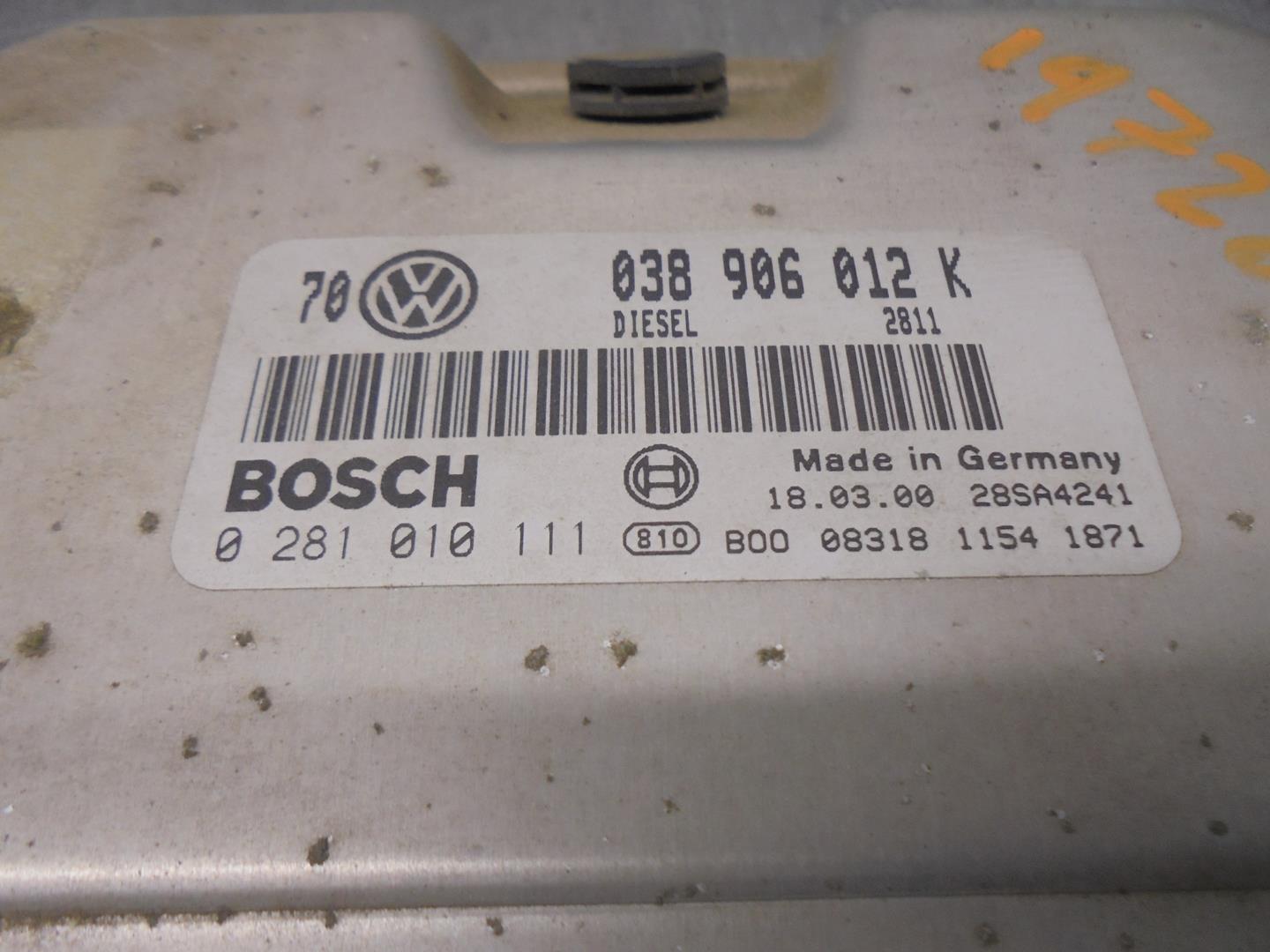 VOLKSWAGEN Golf 4 generation (1997-2006) Motorkontrolenhed ECU 038906012K,0281010111 24200445