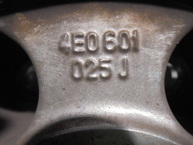 AUDI A8 D3/4E (2002-2010) Tire 4E0601025J, R178JX17H2ET43, ALUMINIO10P 23751322