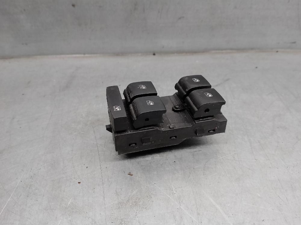 Fensterheber schalter vorne links F16D4 20830838 de Chevrolet Cruze hatchback (j305) 2010-0 124 CV con 137000 km - pieza usada