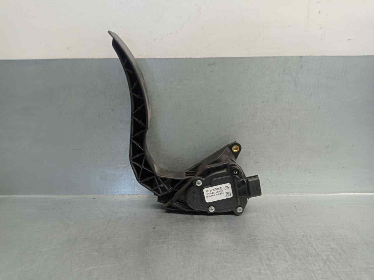 RENAULT Clio 3 generation (2005-2012) Alte piese ale carcasei 180029347R, 6PV00997807, HELLA 21623109