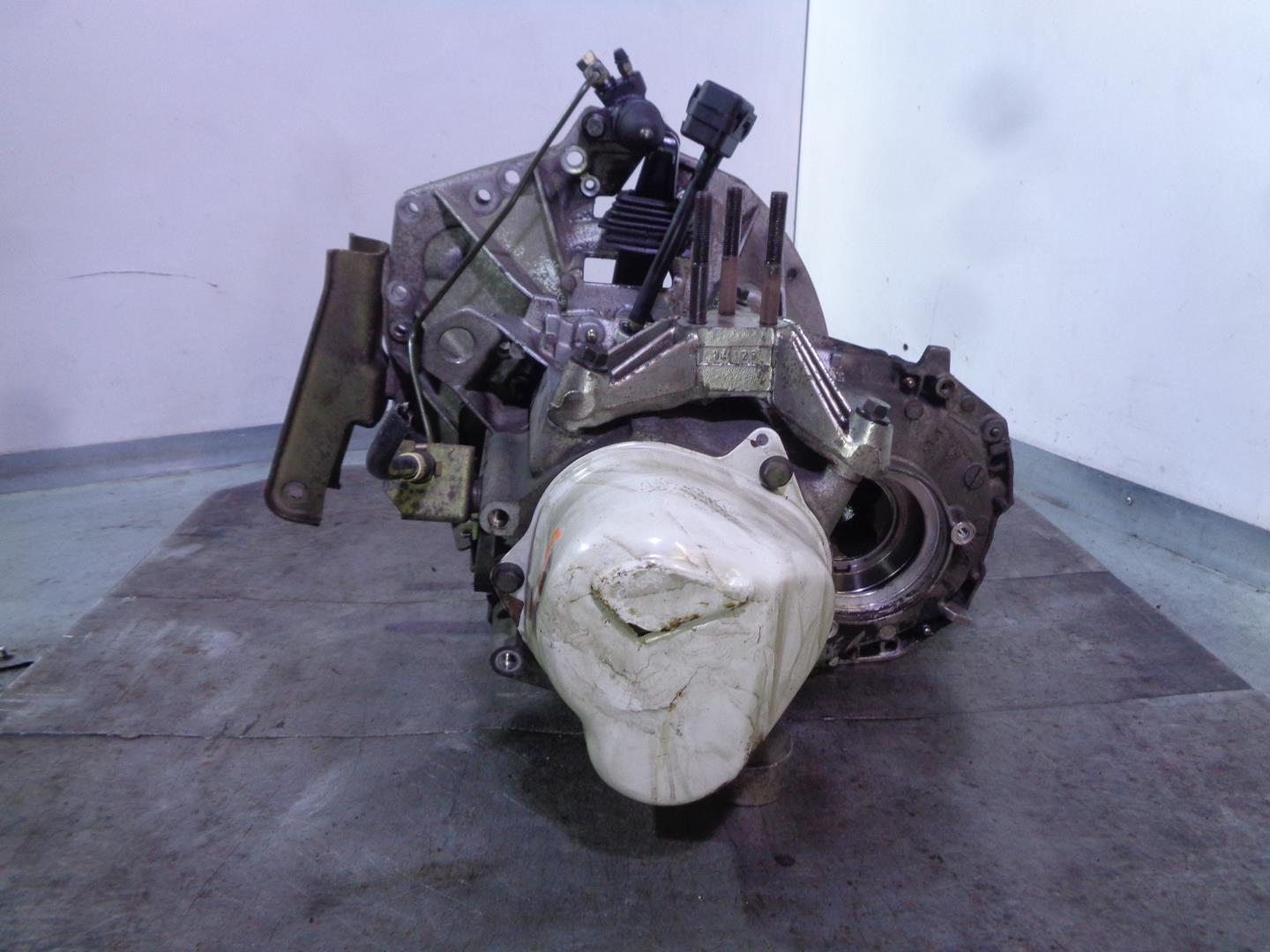 VOLVO S40 1 generation (1996-2004) Gearbox JB3306, C000609, 8251408 24215102