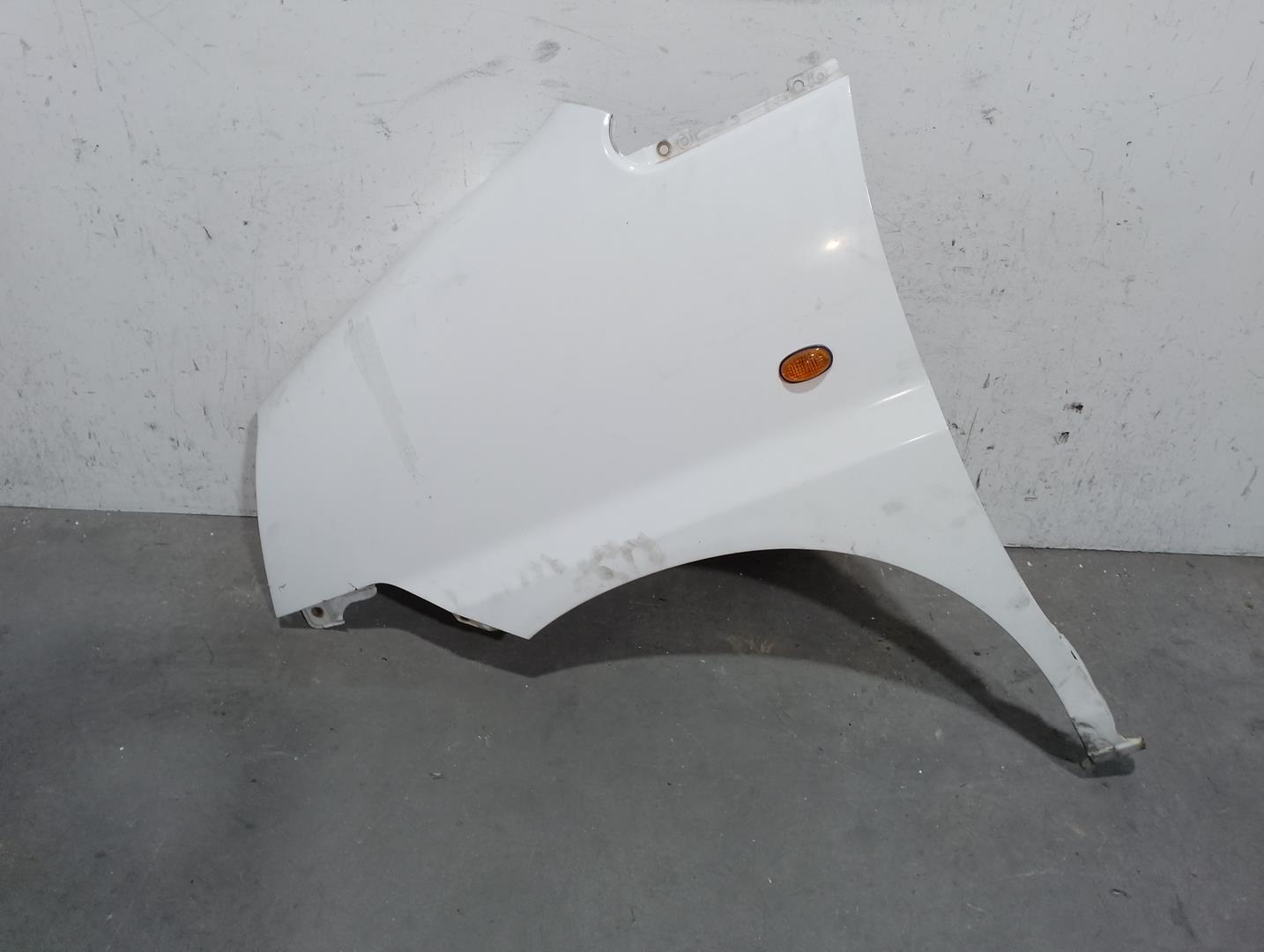 HYUNDAI H-1 Starex (1997-2007) Front Left Fender 663114A500, BLANCA 21104781