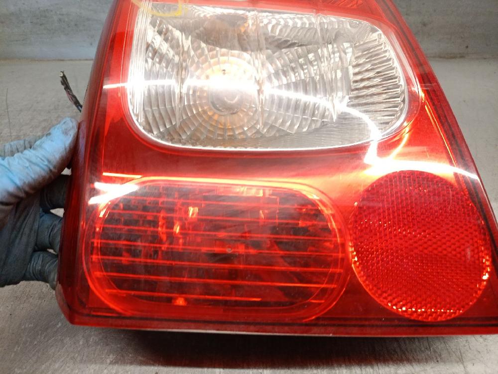 Pisca tras esquerdo K9K17 8200387888 de Renault Twingo ii (cn0_) 2007-0 64 CV con 271000 km - pieza usada
