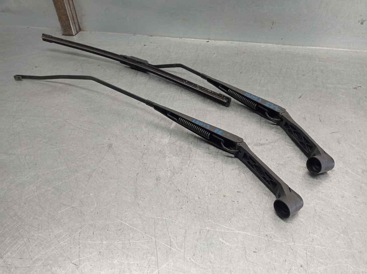 SMART Forfour 1 generation (2004-2006) Front Wiper Arms 19796904
