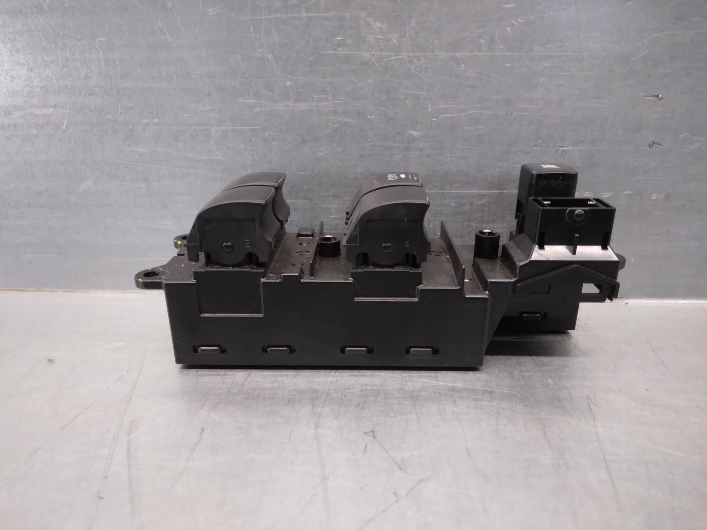 MITSUBISHI ASX 1 generation (2010-2020) Commutateur de fenêtre de porte avant gauche 8608A331 21732672