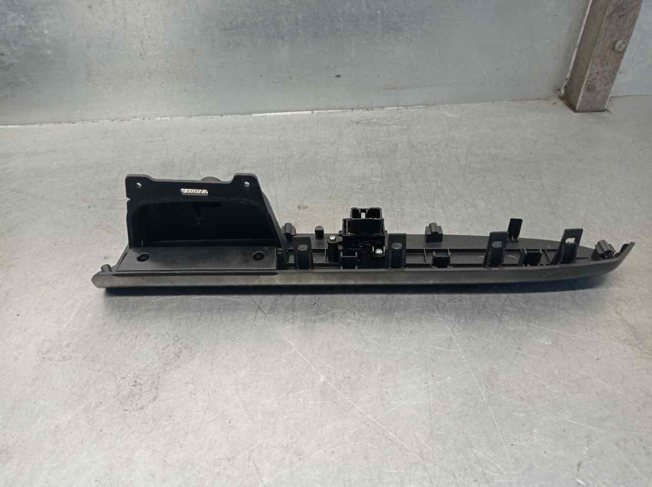 KIA Soul 2 generation (2014-2020) Front Right Door Window Switch 1845906WKS+ 19793070