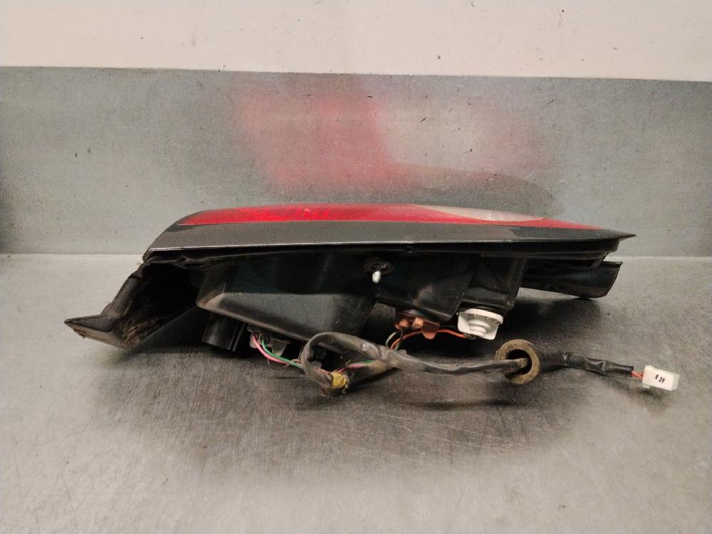 Pisca tras esquerdo G4HCE 9240105110 de Hyundai Atos (mx) 2001-2003 58 CV con 183000 km - pieza usada