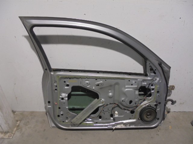 NISSAN Almera N16 (2000-2006) Venstre foran dør 801015M332, GRIS, 3PUERTAS 24124394