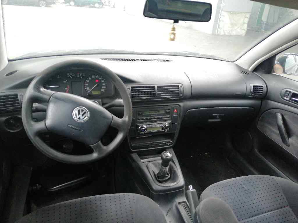 VOLKSWAGEN Passat B5 (1996-2005) Стартер LGK, LGK+330776 19705681