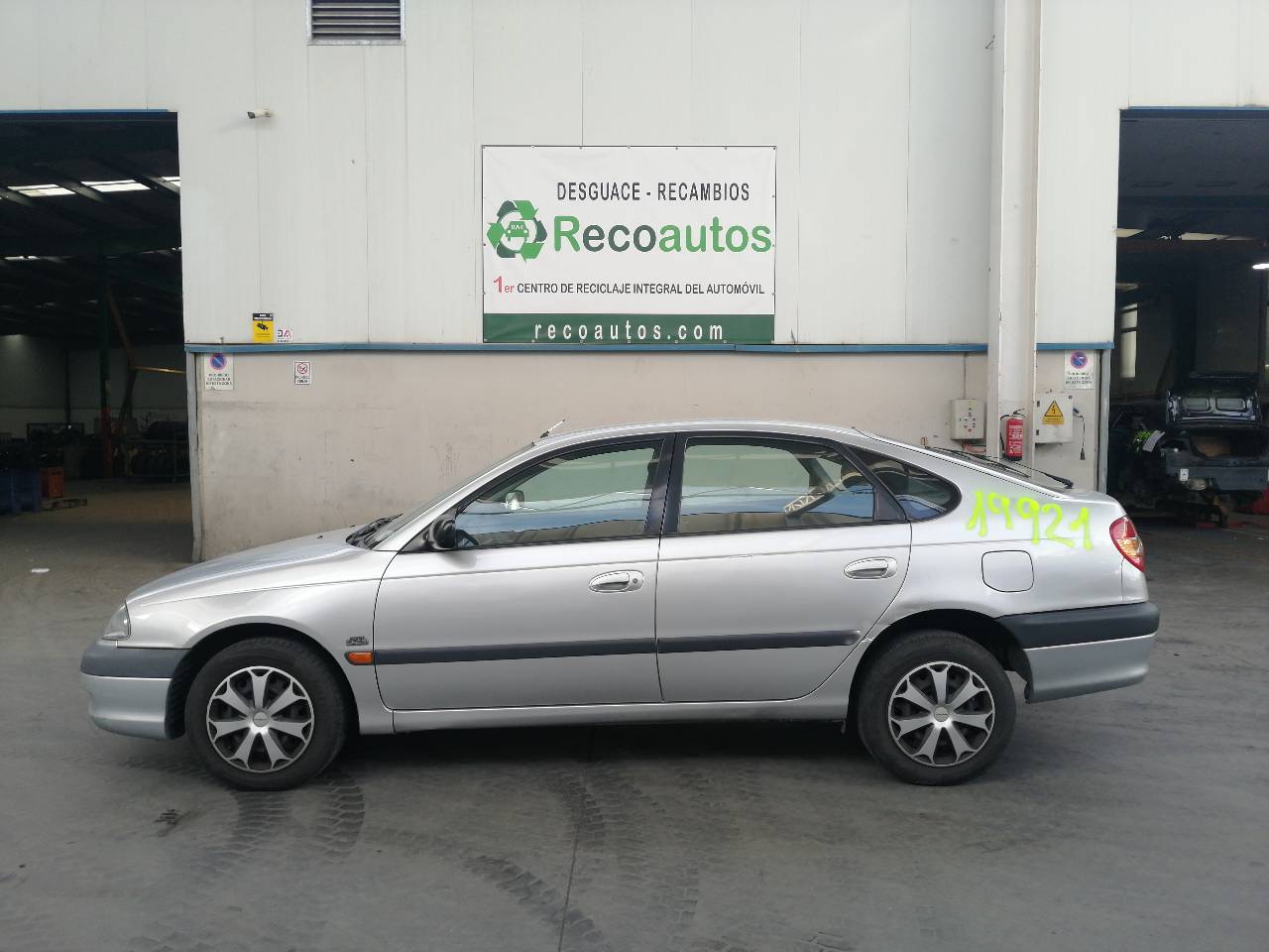 TOYOTA Avensis 1 generation (1997-2003) Galinės kairės durys 6700405060, GRIS, 5PUERTAS 24214171