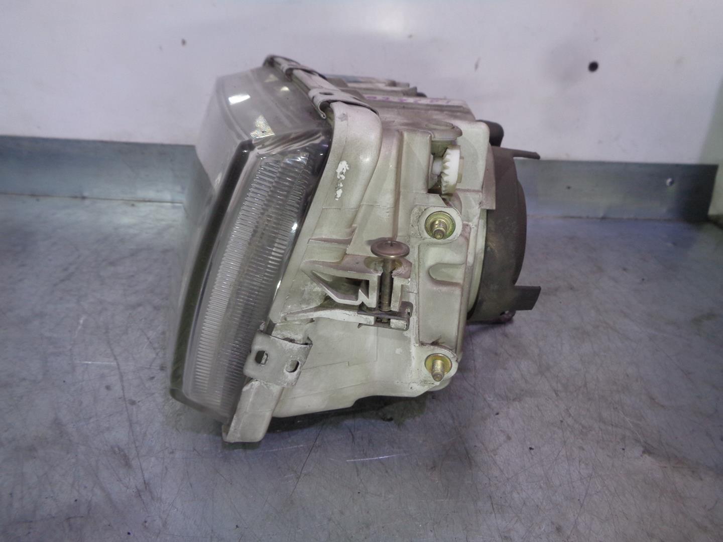 VOLVO V40 1 generation (1996-2004) Phare avant gauche 30899682, 1AG00786133, 5PUERTAS 24217820