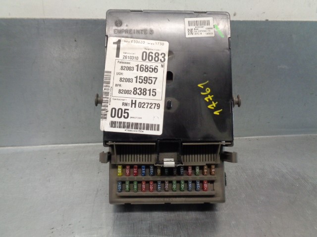 RENAULT Espace 4 generation (2002-2014) Fuse Box 8200315957, 8200316856 19901853