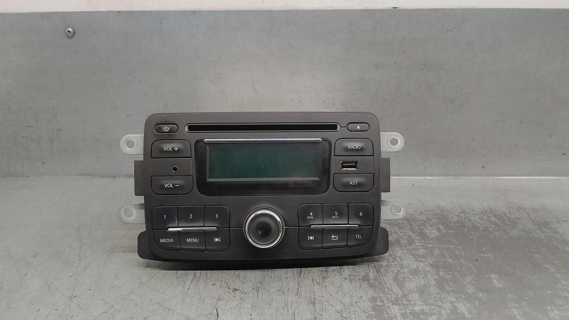 DACIA Duster 1 generation (2010-2017) Music Player Without GPS 281155216R 24224735