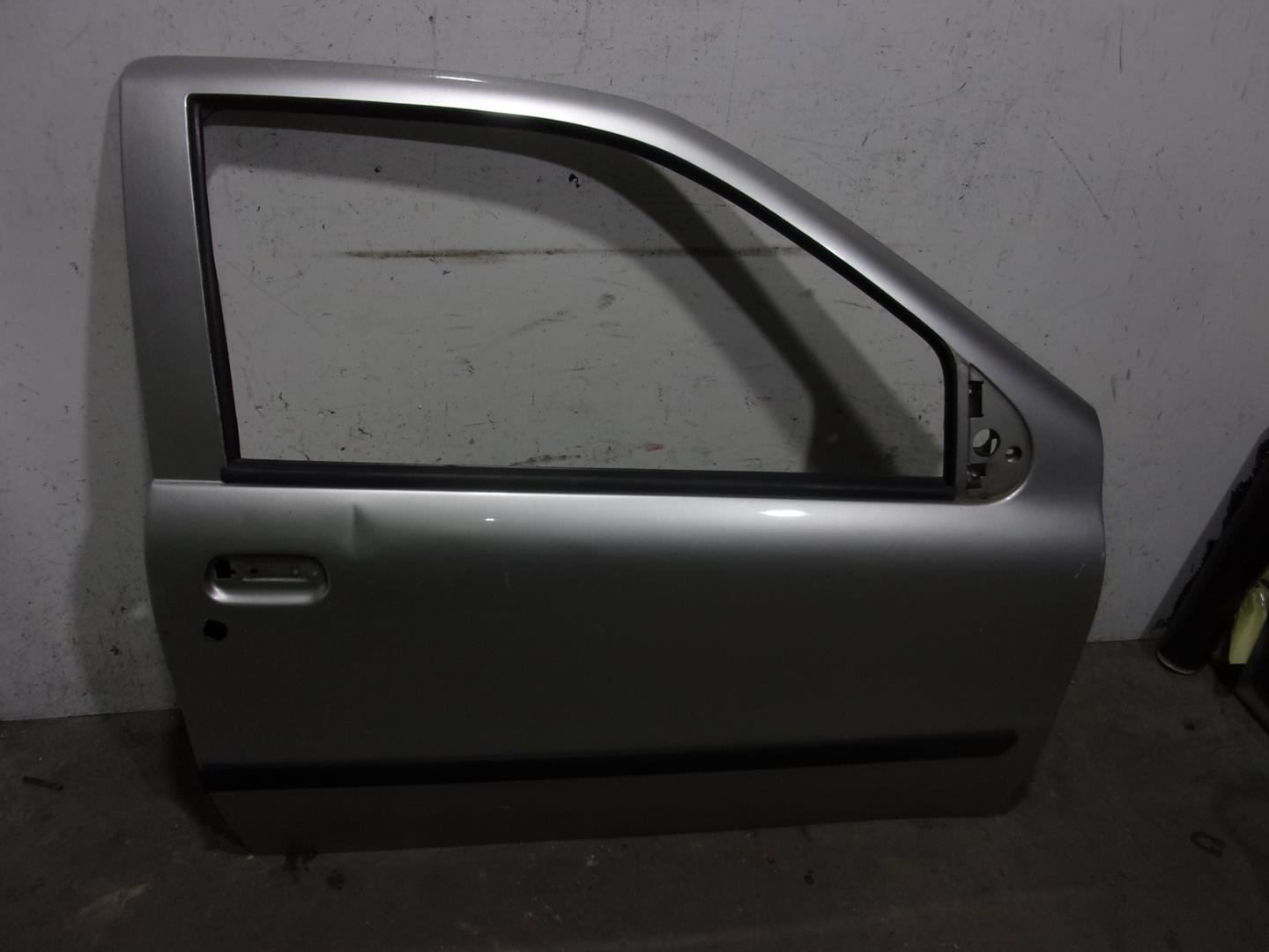 FIAT Punto 1 generation (1993-1999) Передняя правая дверь 46740900, GRIS, 3PUERTAS 24160956