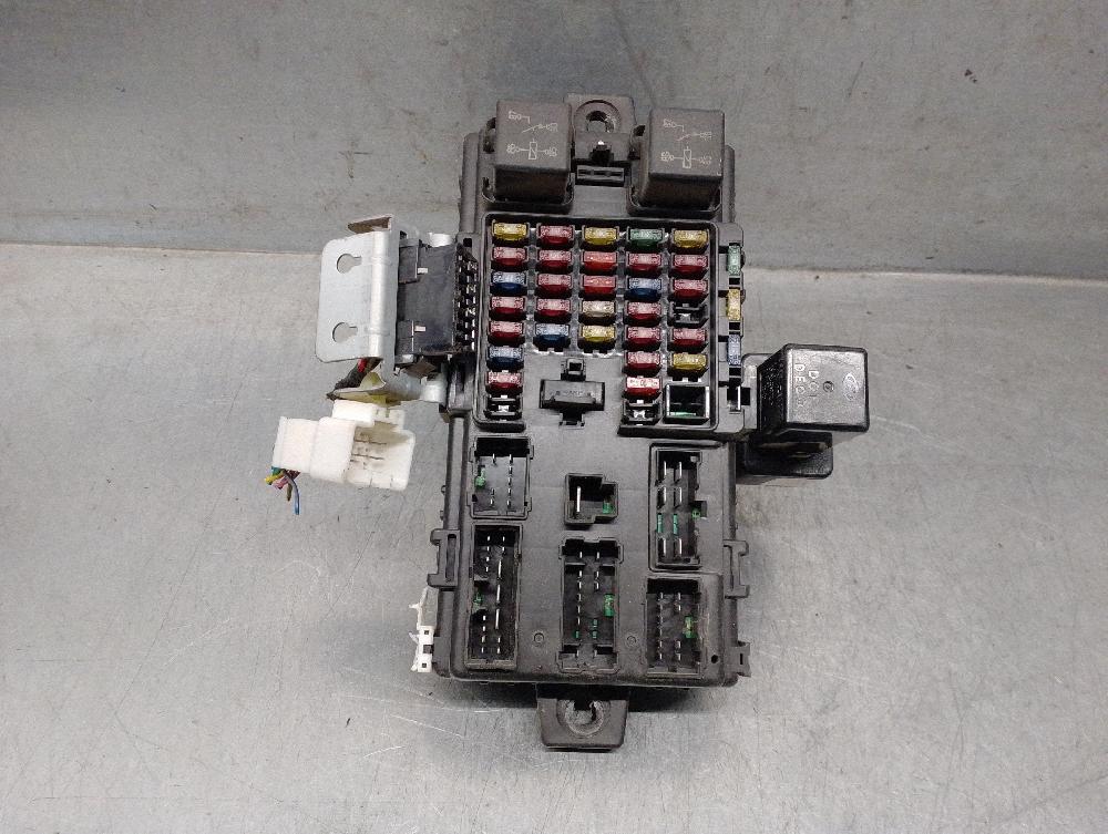 Caja de relés / fusibles D4EA 9540026500 de Hyundai Santa fé i (sm) 2001-2006 113 CV con 286000 km