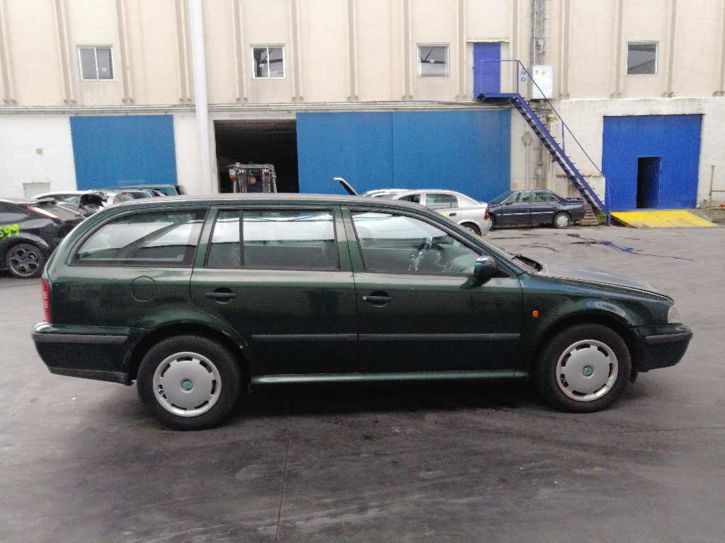 TOYOTA Octavia 1 generation (1996-2010) Bageste højre dørlås 5PUERTAS,5PUERTAS+6PINES 19678020