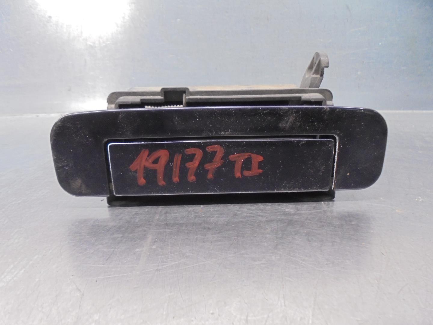 AUDI A8 D2/4D (1994-2002) Наружная ручка задней левой двери 4A0839205, 4PUERTAS 24187740