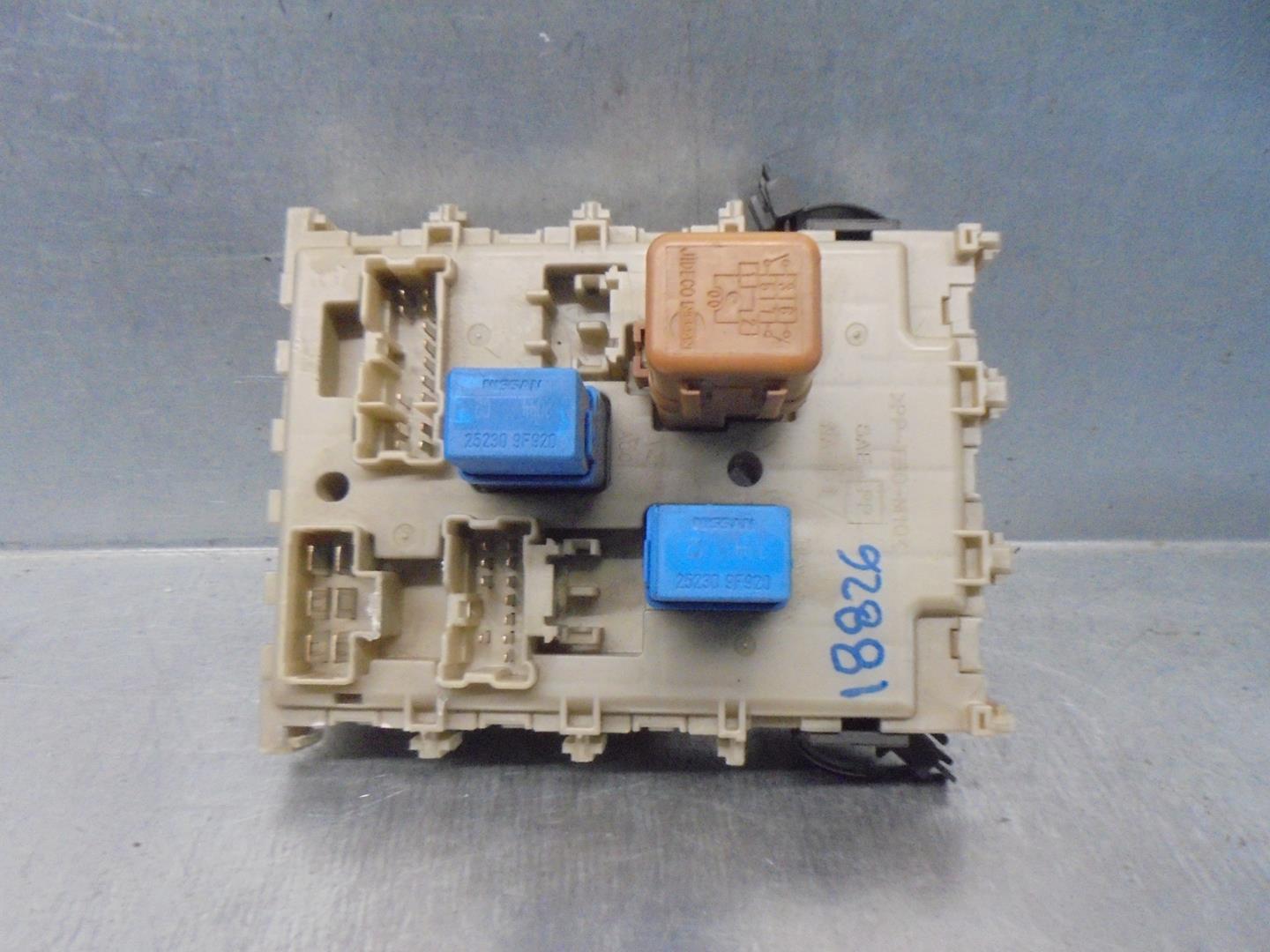 NISSAN Primera P12 (2001-2008) Fuse Box 24350AV700 21726135