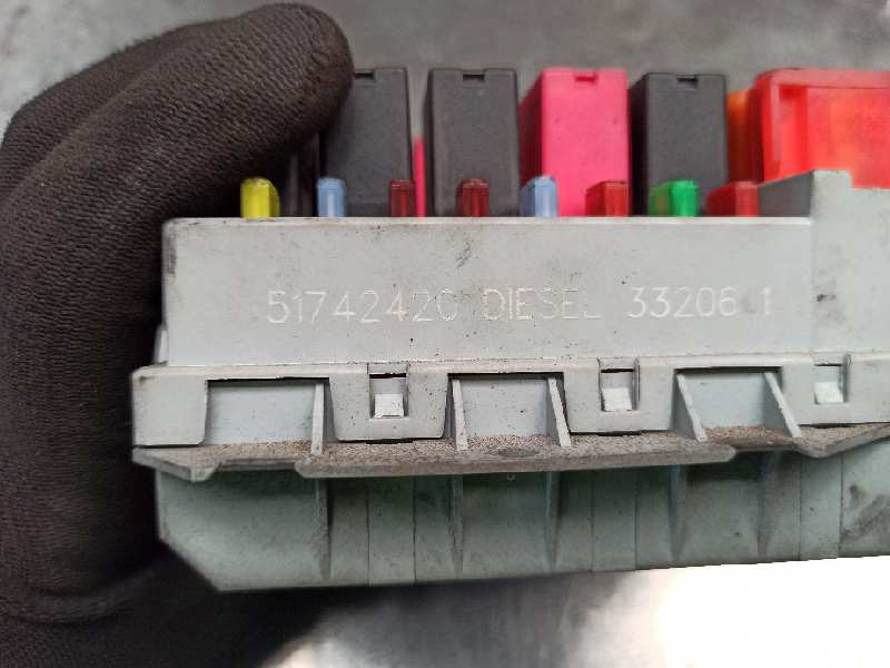 NISSAN GT 937 (2003-2010) Fuse Box 19748715