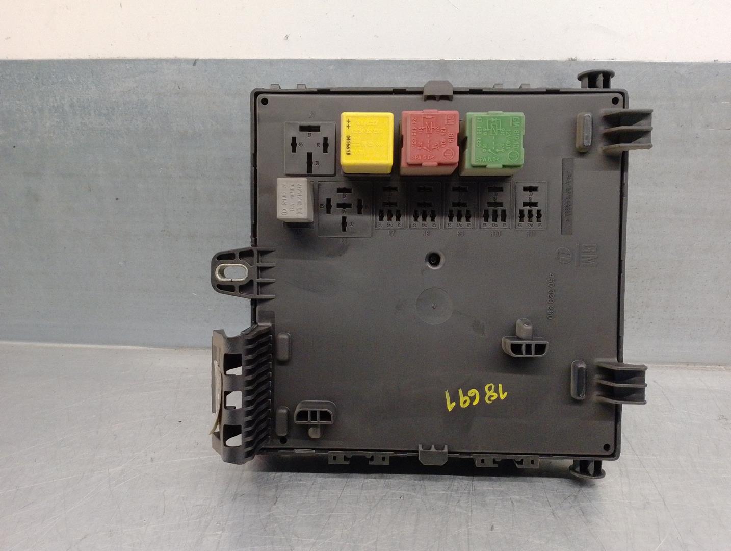 OPEL Vectra C (2002-2005) Fuse Box 13170890 21722178