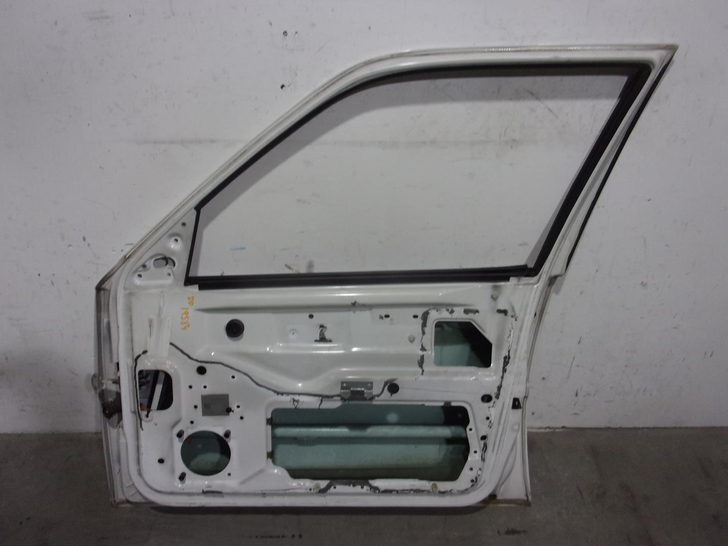 VOLVO 440 1 generation (1988-1996) Front Right Door 3345182, BLANCA, 5PUERTAS 24195086