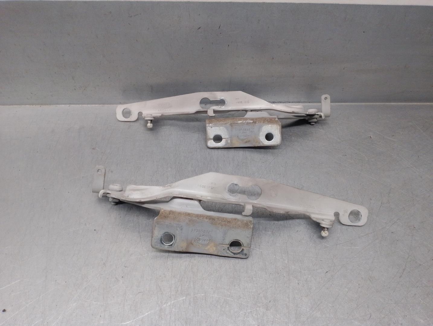 VOLVO V60 1 generation (2010-2020) Front Right Bonnet Hinge 31385812, 31385813 24178469