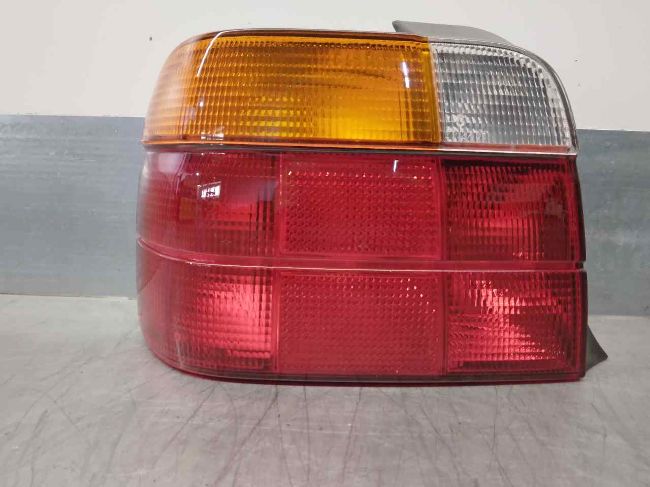 BMW 3 Series E36 (1990-2000) Galinis kairys žibintas 714029271701, MAGNETMARELLI 19904012
