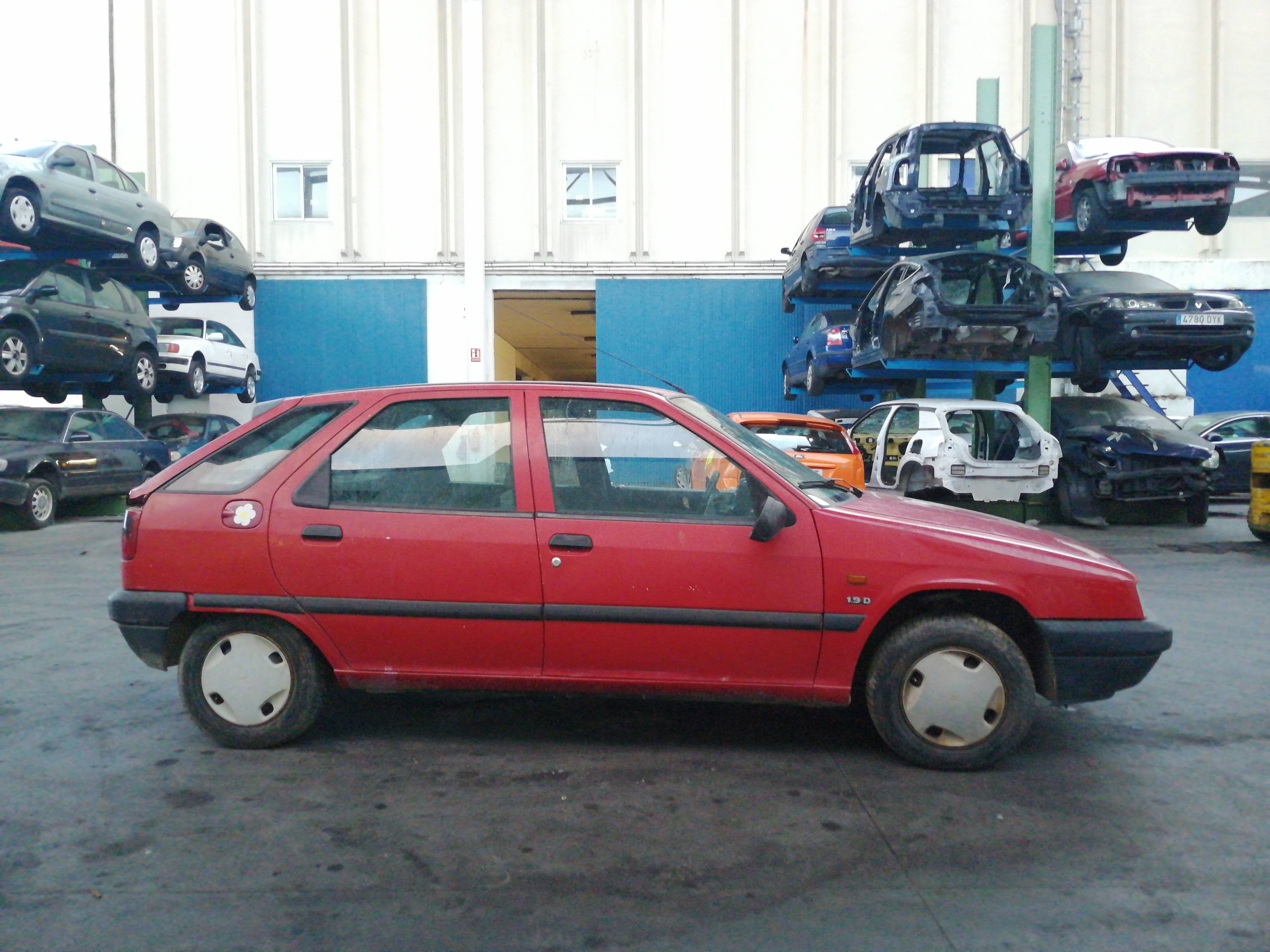 VOLKSWAGEN ZX 1 generation (1991-1997) Передняя правая дверь 5PUERTAS, 5PUERTAS+ROJA 19772424