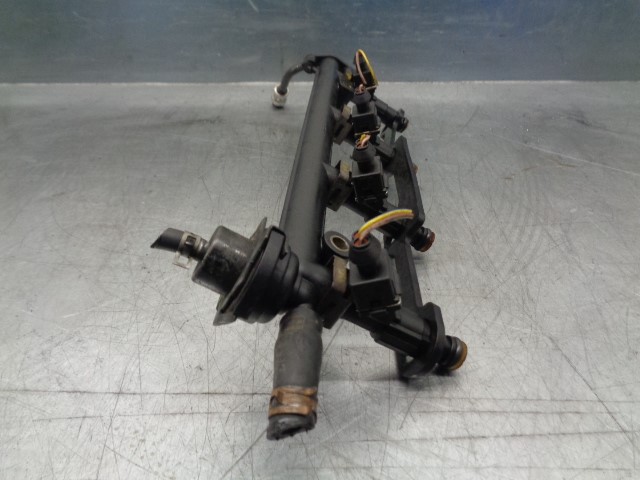 ROVER Fuel Rail 0280155884 19844896