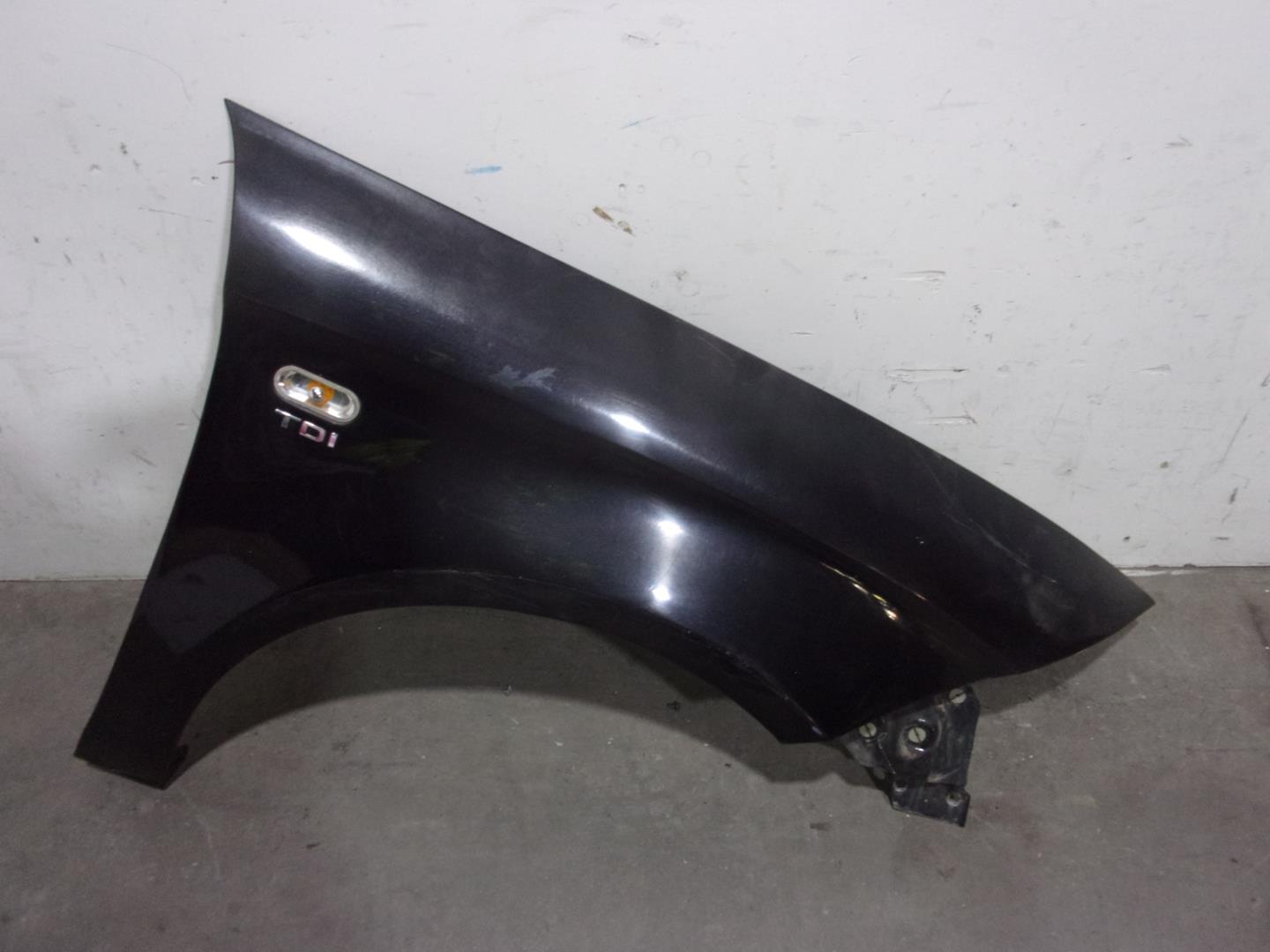 SEAT Altea 1 generation (2004-2013) Aripa dreapta față 5P0821022A, NEGRA 24192029