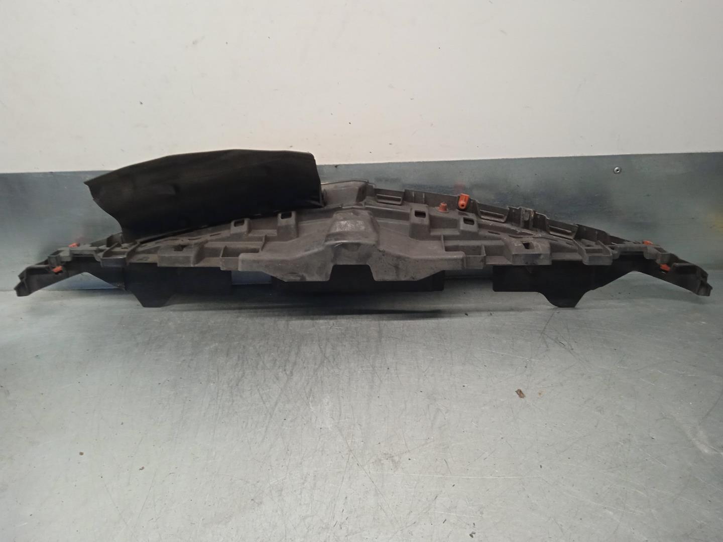 OPEL Insignia A (2008-2016) Viršutinė radiatorių panelės (televizoriaus) dalis 55561769,314327891 19886920