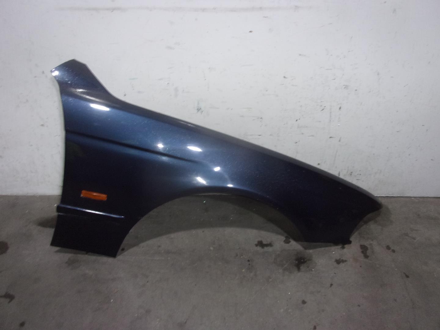 BMW 5 Series E39 (1995-2004) Front Right Fender 41358162134, AZUL 24227492